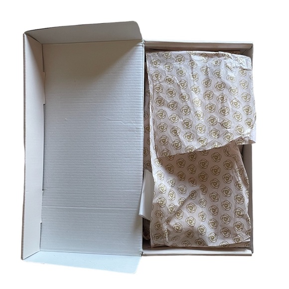 NWB Taryn Rose Woven Floral Loafers in Chalk - Picture 5 of 15